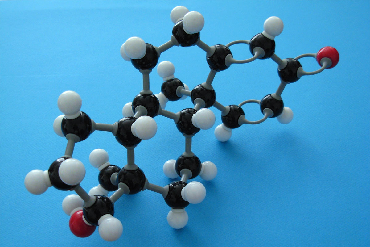 La differenza tra atomo e molecola.